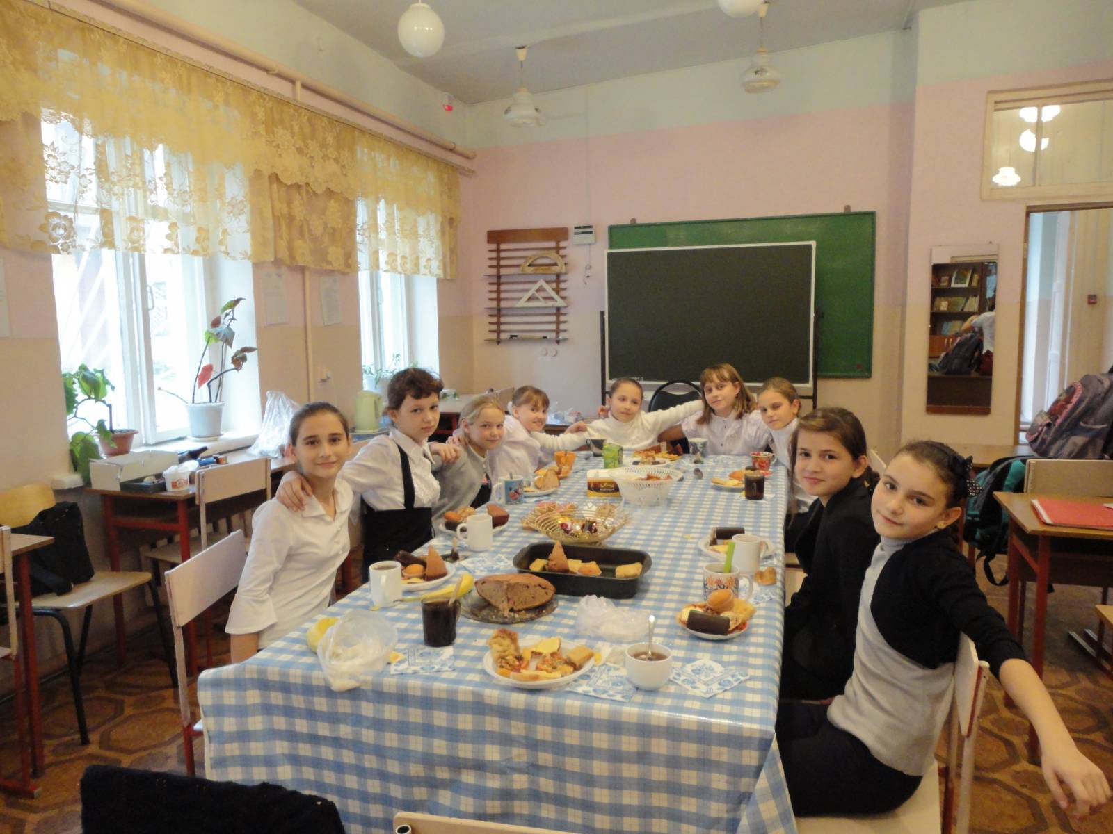 Чаепитие в 1 классе новый год Чаепитие в 1 классе новый год